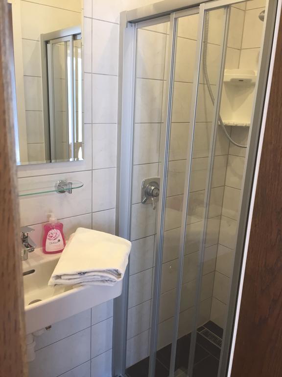 Pension Windinger Schiefling am See Bagian luar foto